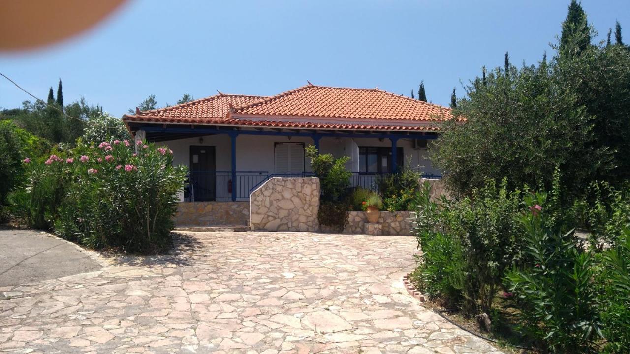 Takis Haikos House Two Minutes Walk To The Beach Peroulia Βουνάρια Εξωτερικό φωτογραφία